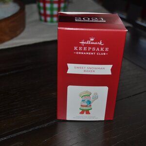New , 2021 Hallmark Keepsake Ornament , SweetSnowman Baker.